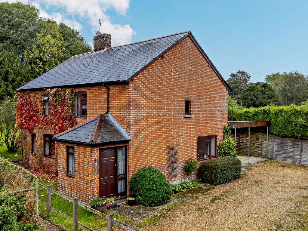 4 bed detached house for sale in Over Wallop, Stockbridge, Hampshire SO20, £695,000