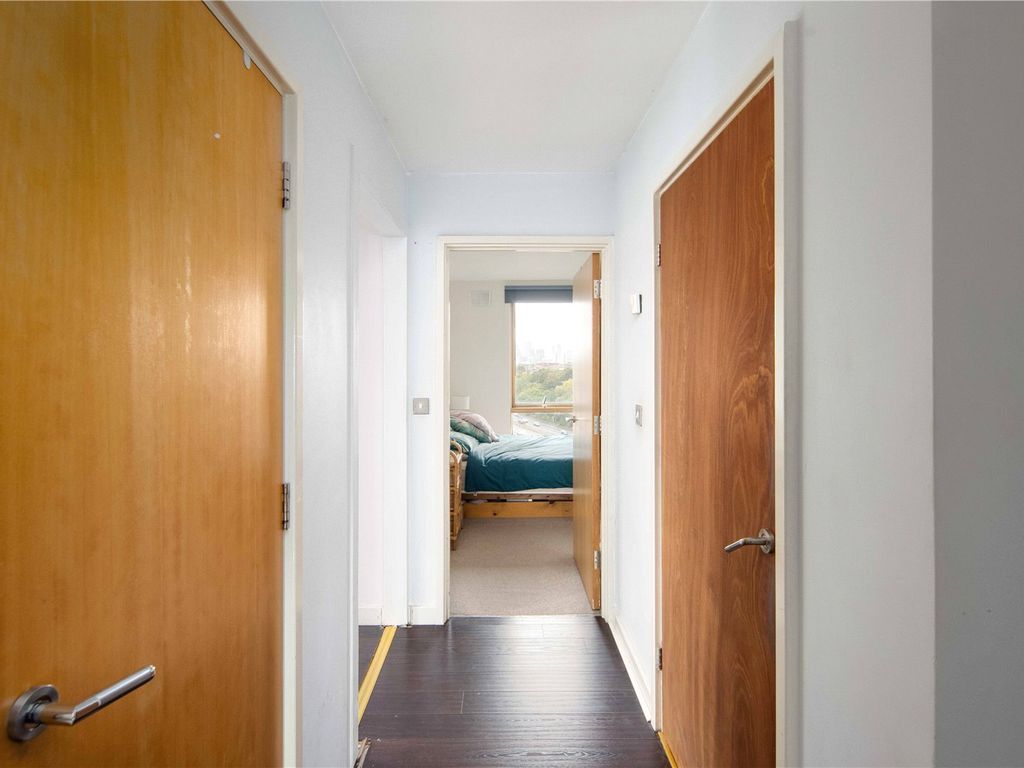1 bed flat for sale in Biggs Square, Felstead Street, Hackney, London E9, £360,000