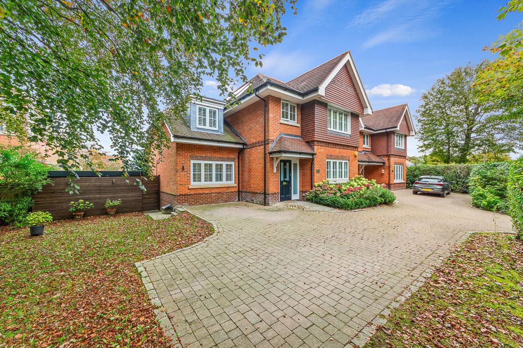 4 bed detached house for sale in Tadworth Street, Tadworth KT20, £1,100,000