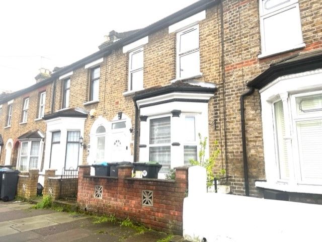 3 bed terraced house for sale in Beamish Road, London N9, £486,950