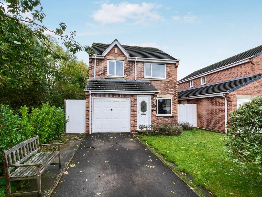 3 bed detached house for sale in Headley Close, York YO30, £375,000