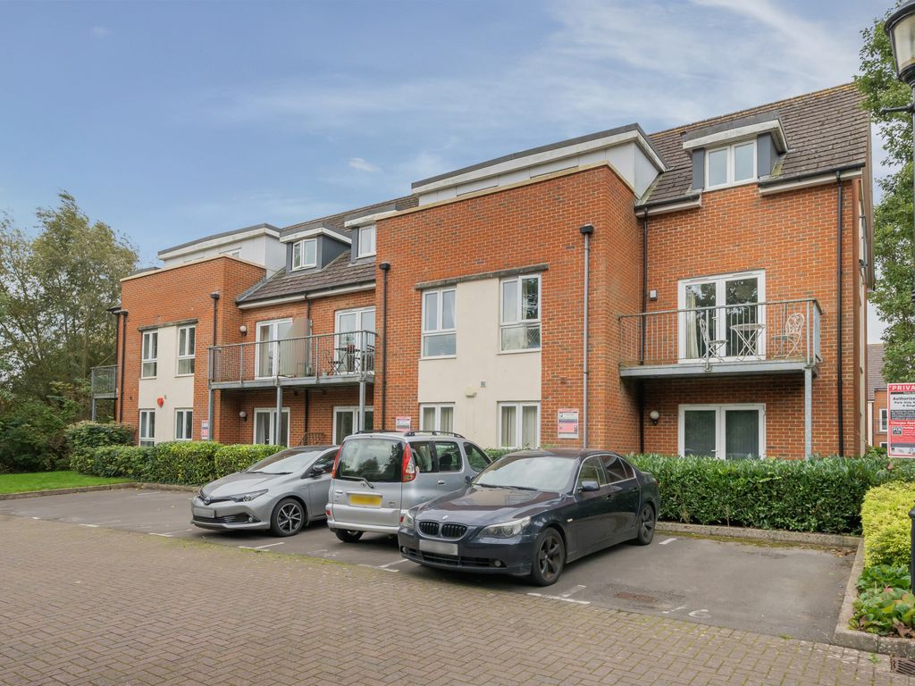 2 bed flat for sale in Leander Way, Oxford, Oxfordshire OX1, £350,000