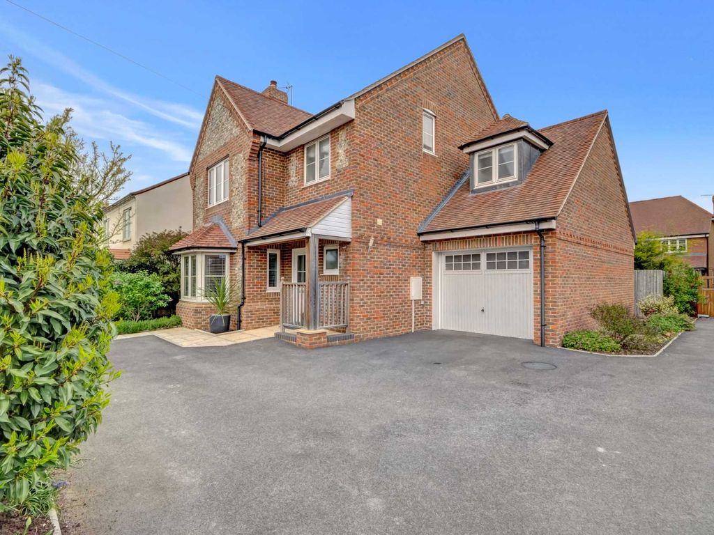 4 bed detached house for sale in Thame Road, Longwick, Princes Risborough HP27, £725,000