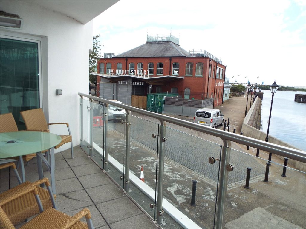 2 bed flat for sale in Harbour Point, Stuart Street, Cardiff, Caerdydd CF10, £375,000