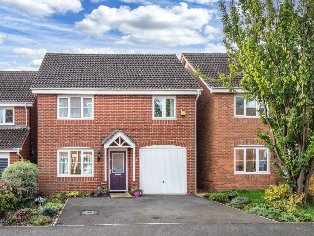 4 bed detached house for sale in Yeomans Close, Astwood Bank, Redditch, Worcestershire B96, £399,999