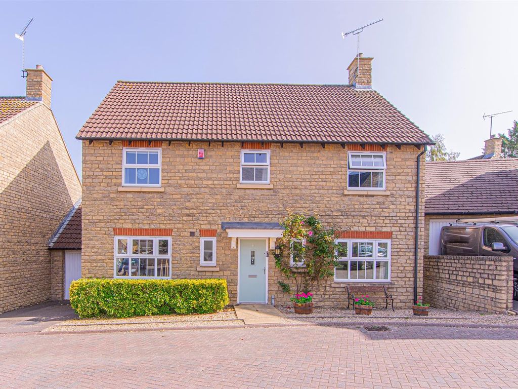 5 bed detached house for sale in Tawny Close, Neston, Corsham SN13, £625,000