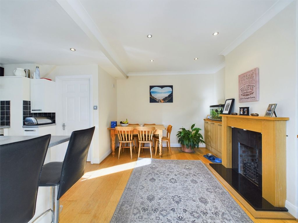 4 bed end terrace house for sale in Bridge Way, London N11, £800,000