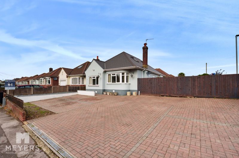 4 bed bungalow for sale in Herbert Avenue, Parkstone, Poole BH12, £425,000