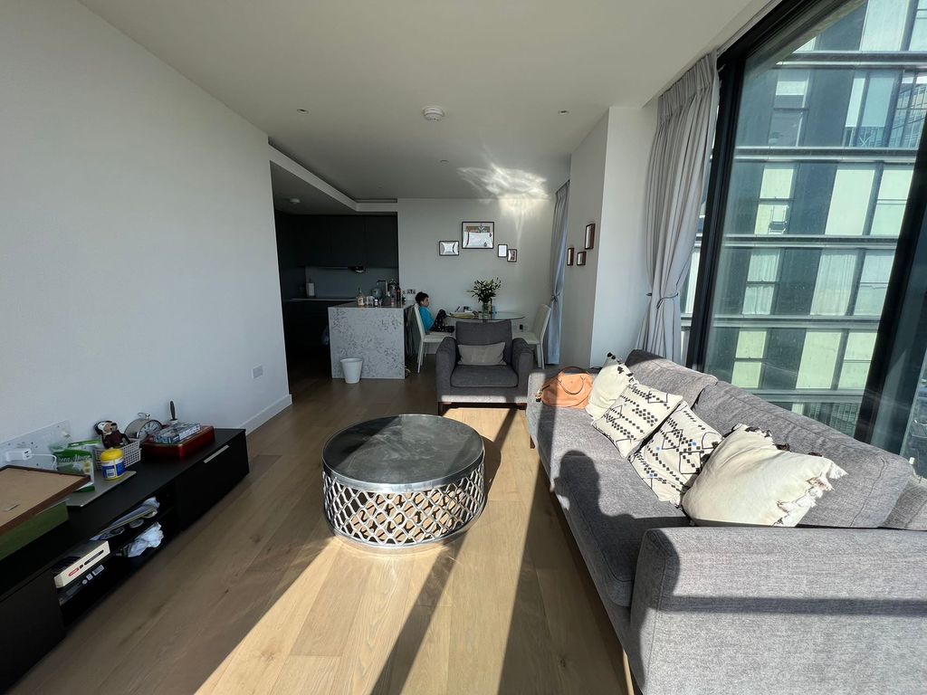 2 bed flat to rent in Marsh Wall, London E14, £3,896 pcm