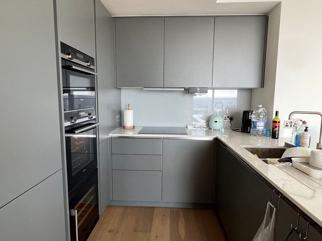 2 bed flat to rent in Marsh Wall, London E14, £3,896 pcm