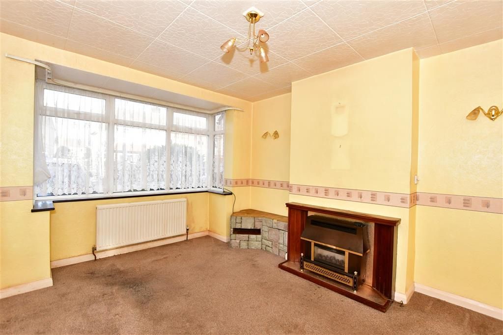3 bed end terrace house for sale in Newtons Close, Rainham, Essex RM13, £375,000