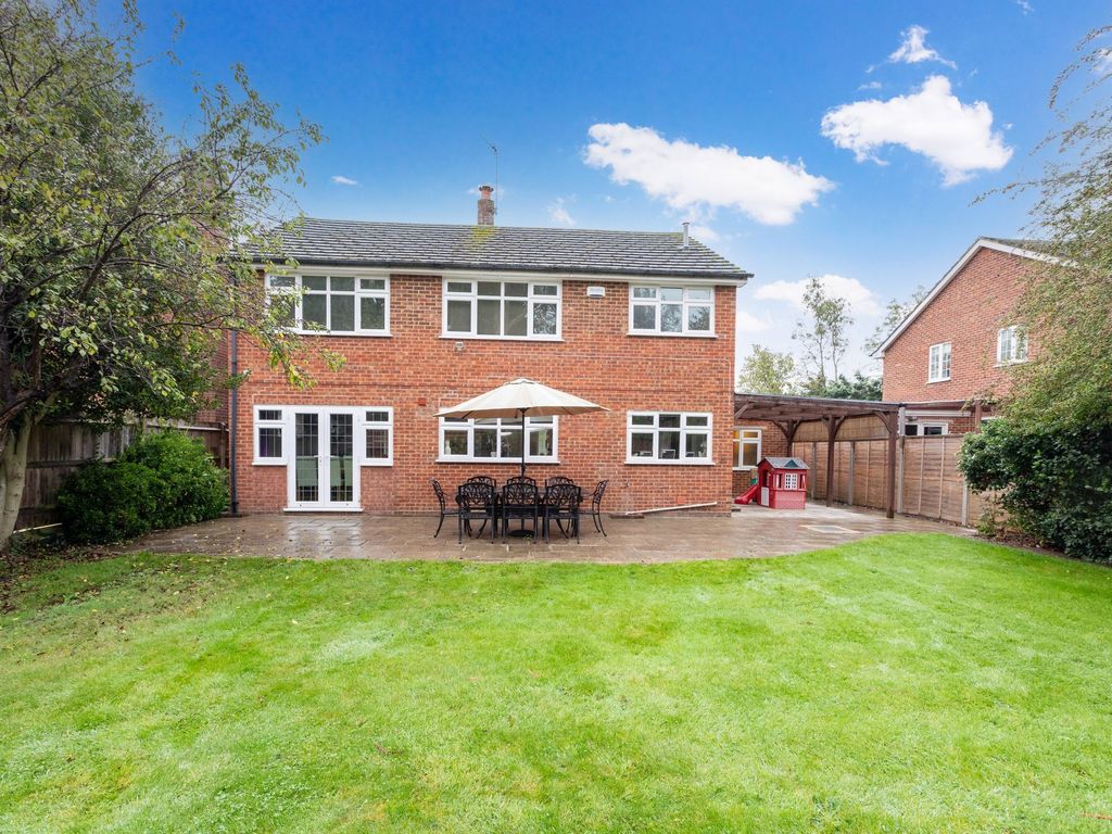 4 bed detached house for sale in Reading Road, Winnersh RG41, £800,000