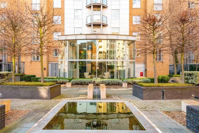 1 bed flat to rent in Flat 23, Seacon Tower, 5 Hutchings Street, London E14, £1,850 pcm