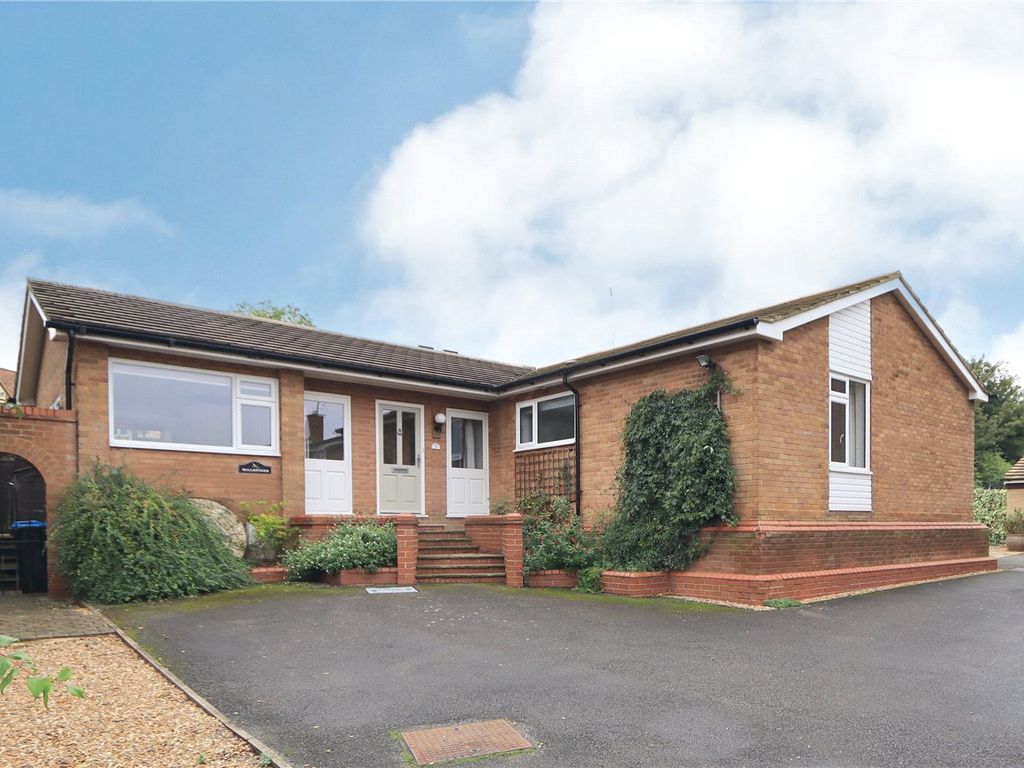 4 bed bungalow for sale in Berkeley Close, Stoke Goldington, Newport Pagnell, Buckinghamshire MK16, £625,000