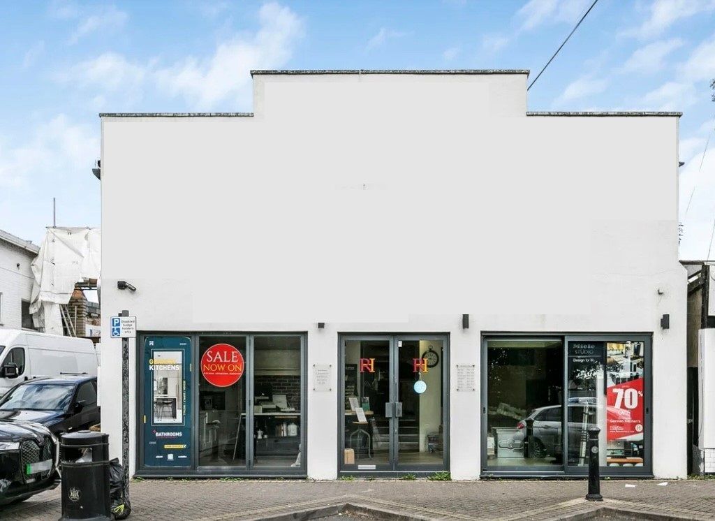 Retail premises to let in Oxford Road, Uxbridge UB9, £45,000 pa