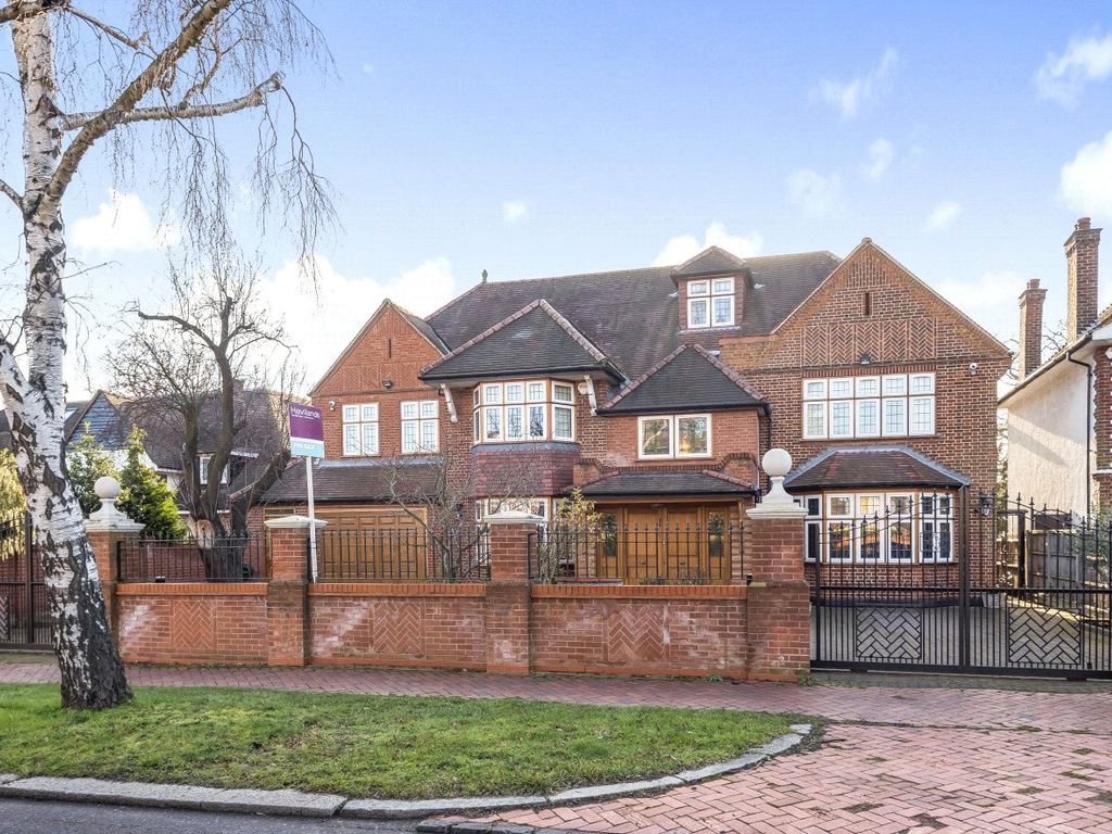 6 bed detached house to rent in Broad Walk, Winchmore Hill, London N21, £15,000 pcm