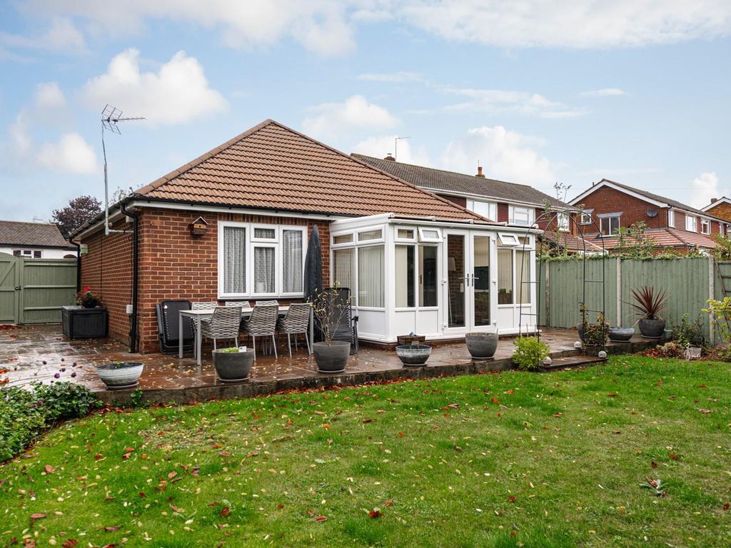 2 bed detached bungalow for sale in Fairlawn Grove, Banstead SM7, £600,000