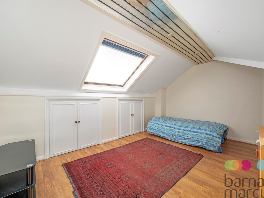 2 bed flat for sale in Nether Street, North Finchley, London N12, £500,000