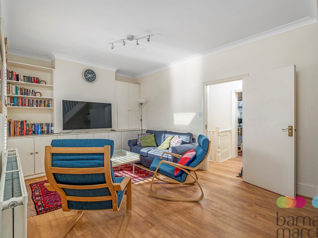 2 bed flat for sale in Nether Street, North Finchley, London N12, £500,000