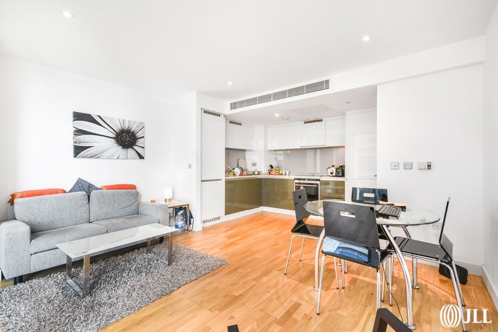 1 bed flat for sale in Marsh Wall, London E14, £480,000