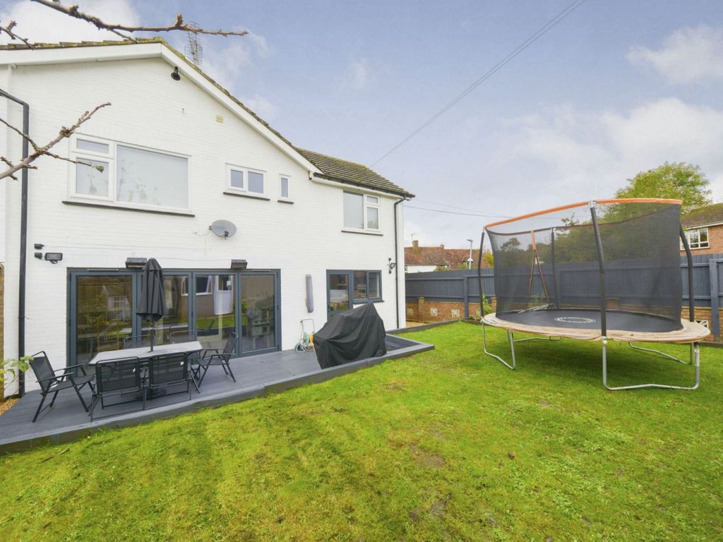 4 bed end terrace house for sale in School Lane, Aston SG2, £575,000