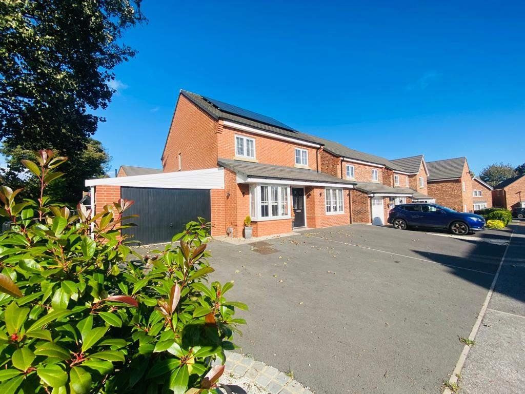 4 bed detached house for sale in Willows Close, Barnsley, South Yorkshire S75, £325,000
