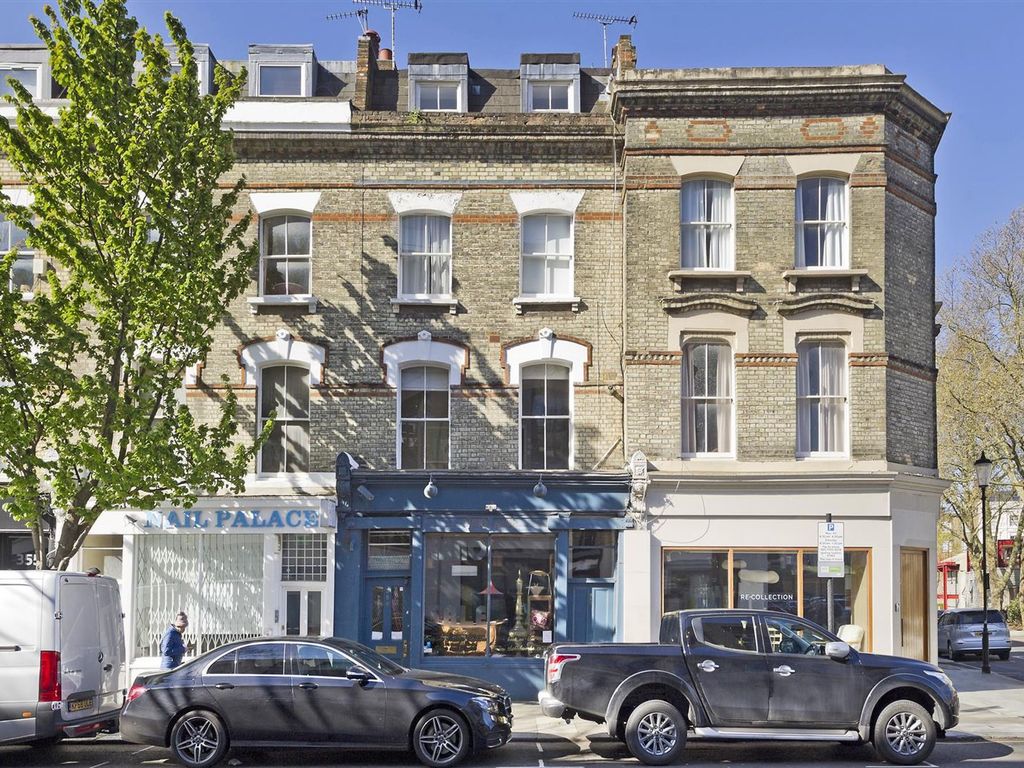 2 bed flat for sale in Portobello Road, North Kensington W10, £600,000