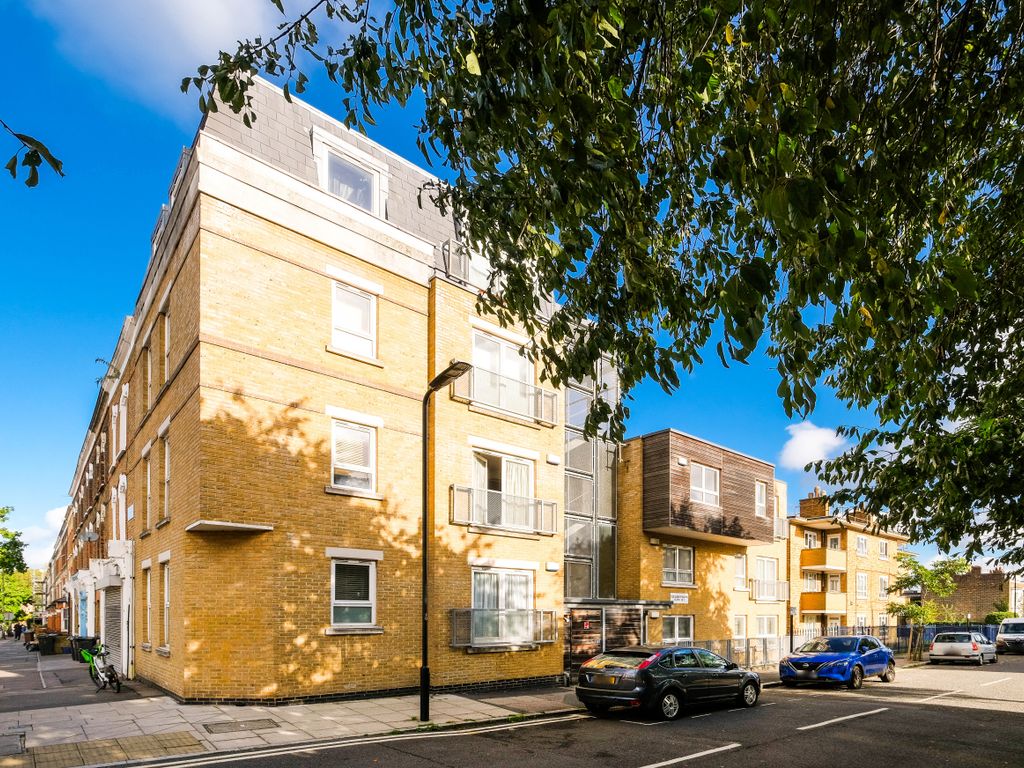 1 bed flat for sale in Elderfield Road, London E5, £345,000