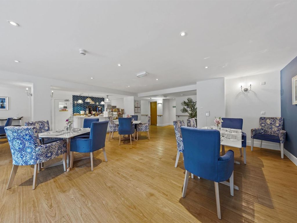 1 bed flat for sale in London Road, Guildford GU1, £340,000