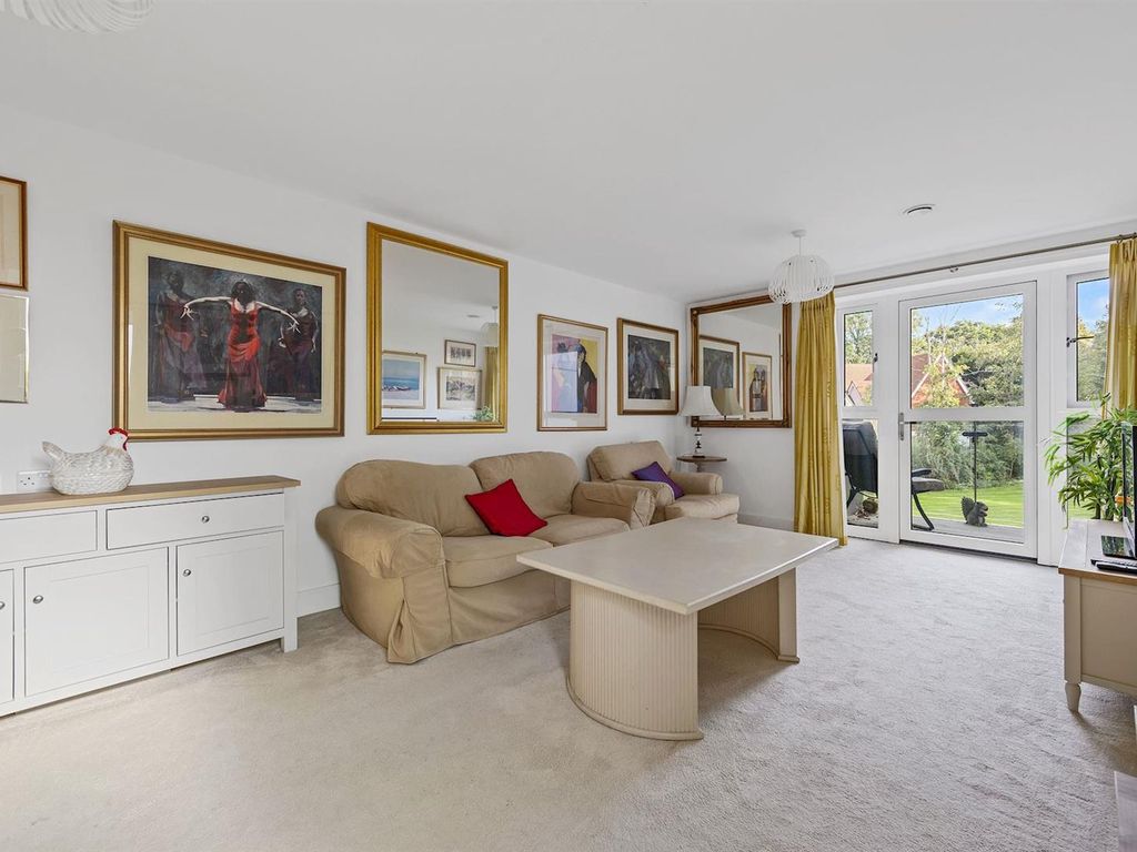 1 bed flat for sale in London Road, Guildford GU1, £340,000