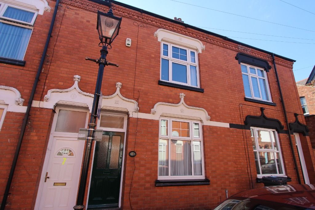 2 bed terraced house to rent in Tennyson Street, City Centre, Leicester LE2, £975 pcm