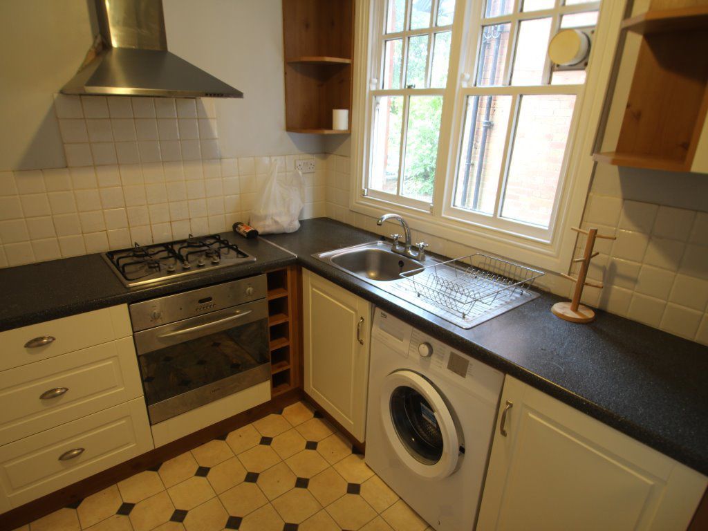 1 bed flat to rent in Clarendon Park Road, Leicester LE2, £775 pcm