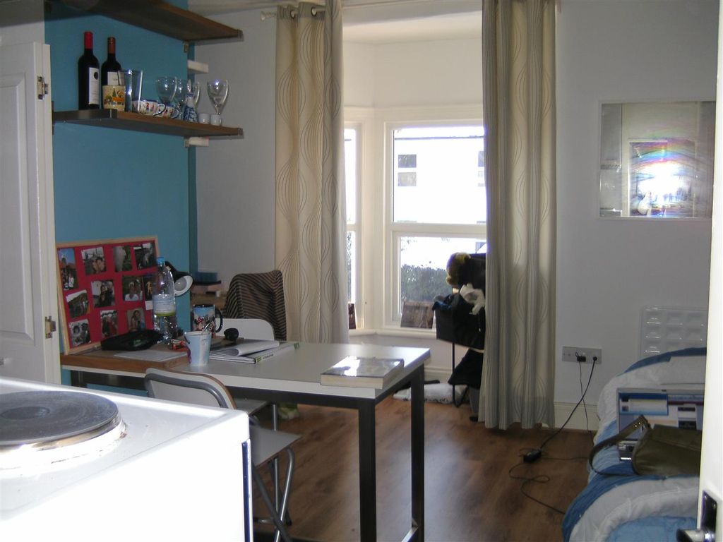 Studio to rent in 664 Pershore Road, Edgbaston, Birmingham B29, £780 pcm
