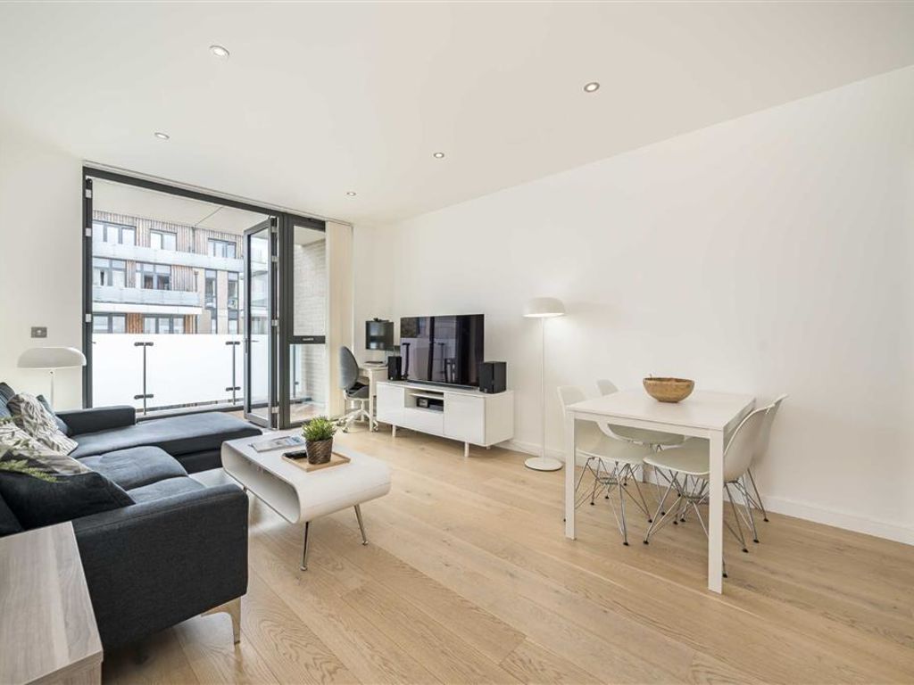 1 bed flat for sale in Quebec Way, London SE16, £485,000