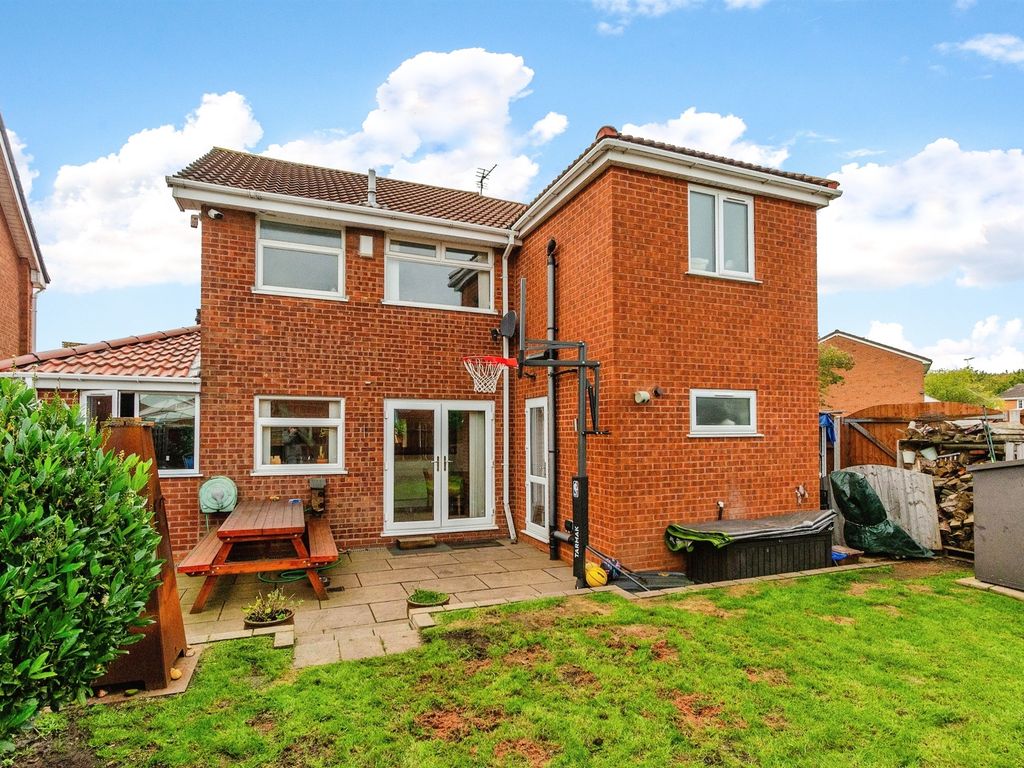 4 bed detached house for sale in Dawn Drive, Tipton DY4, £370,000