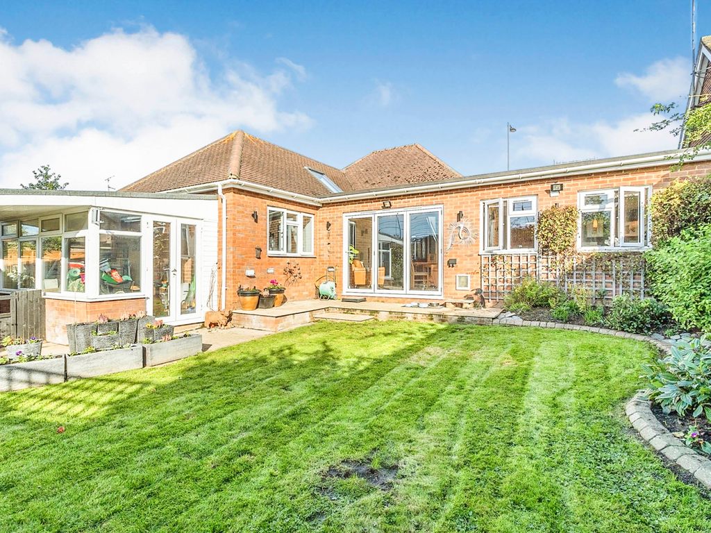 3 bed detached bungalow for sale in High Street, Flitwick, Bedford MK45, £525,000