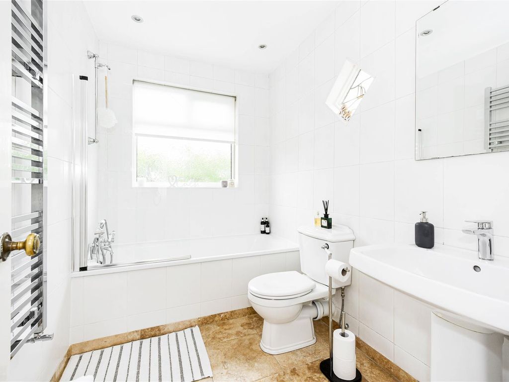 3 bed property for sale in Waltham Way, London E4, £700,000