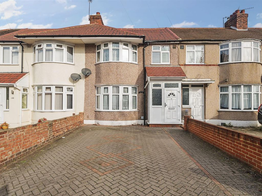 4 bed terraced house for sale in Bourne Avenue, Hayes UB3, £500,000