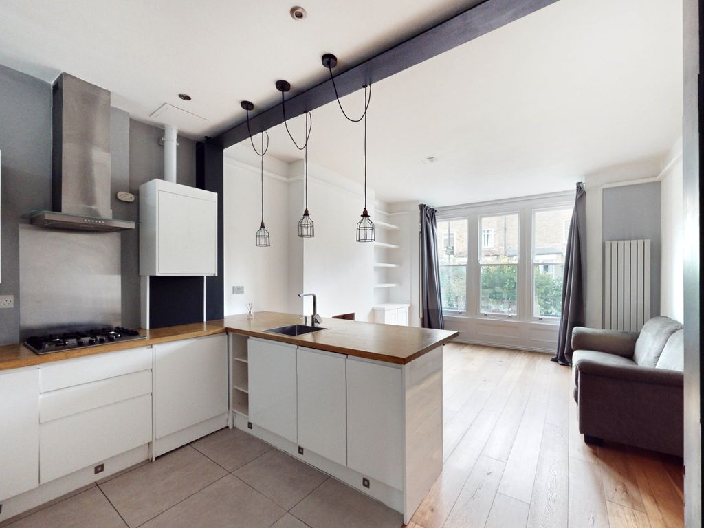 2 bed flat for sale in Alexandra Grove, London N4, £600,000