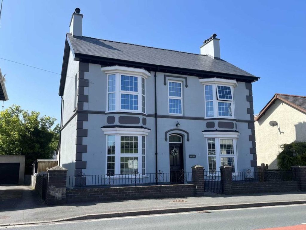 4 bed detached house for sale in Penygarn, Bow Street SY24, £440,000