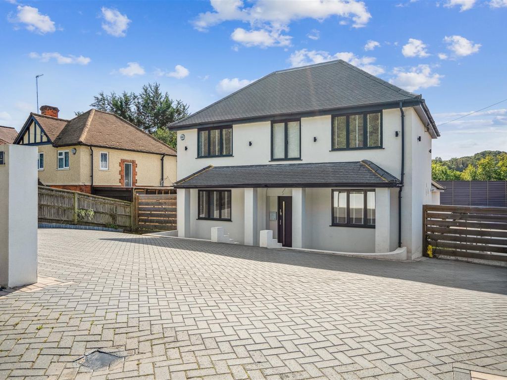 6 bed detached house for sale in London Road, Wooburn Green, High Wycombe HP10, £1,000,000