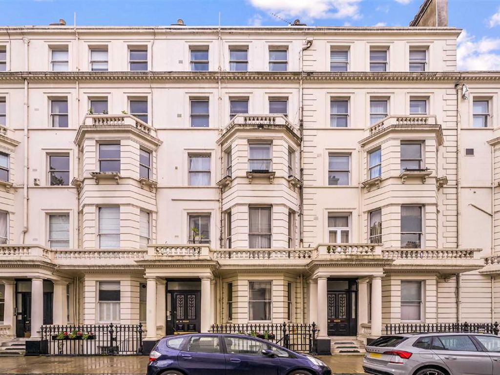2 bed flat for sale in Stanhope Gardens, London SW7, £900,000