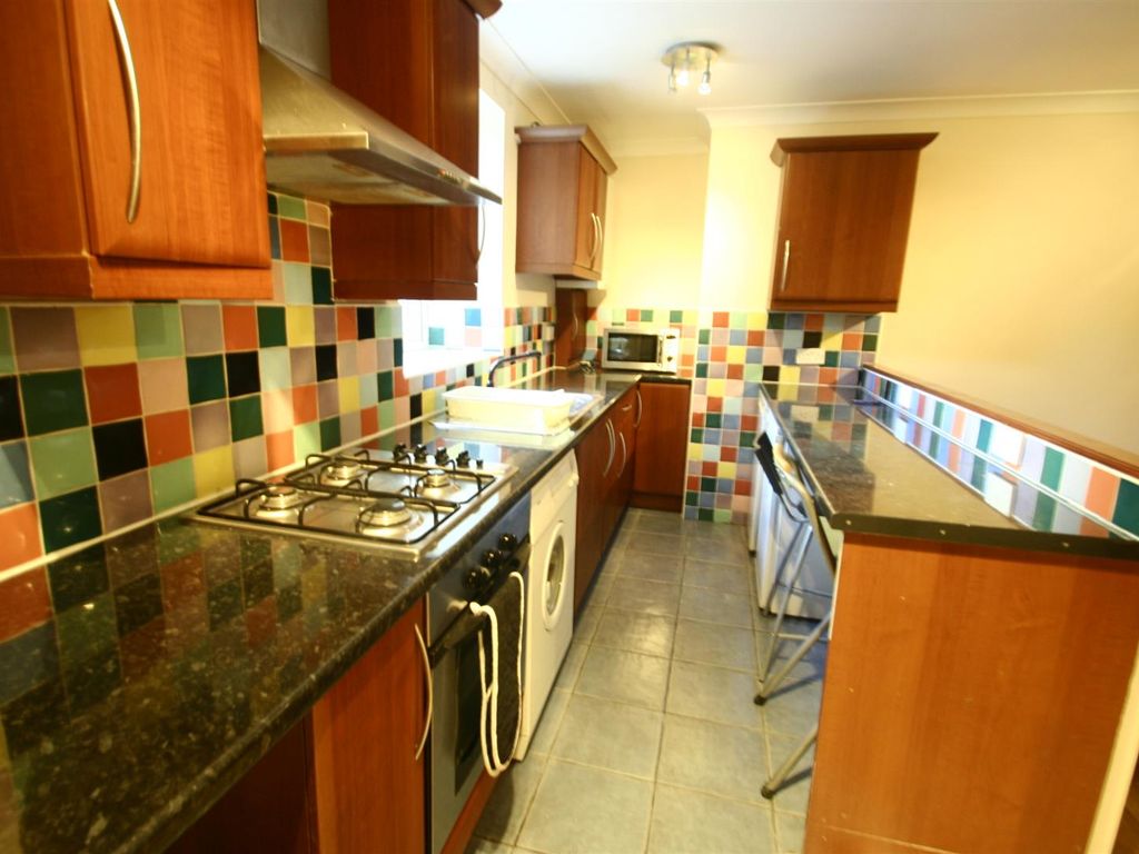 2 bed flat to rent in Apartment B, Heaton Road NE6, £895 pcm