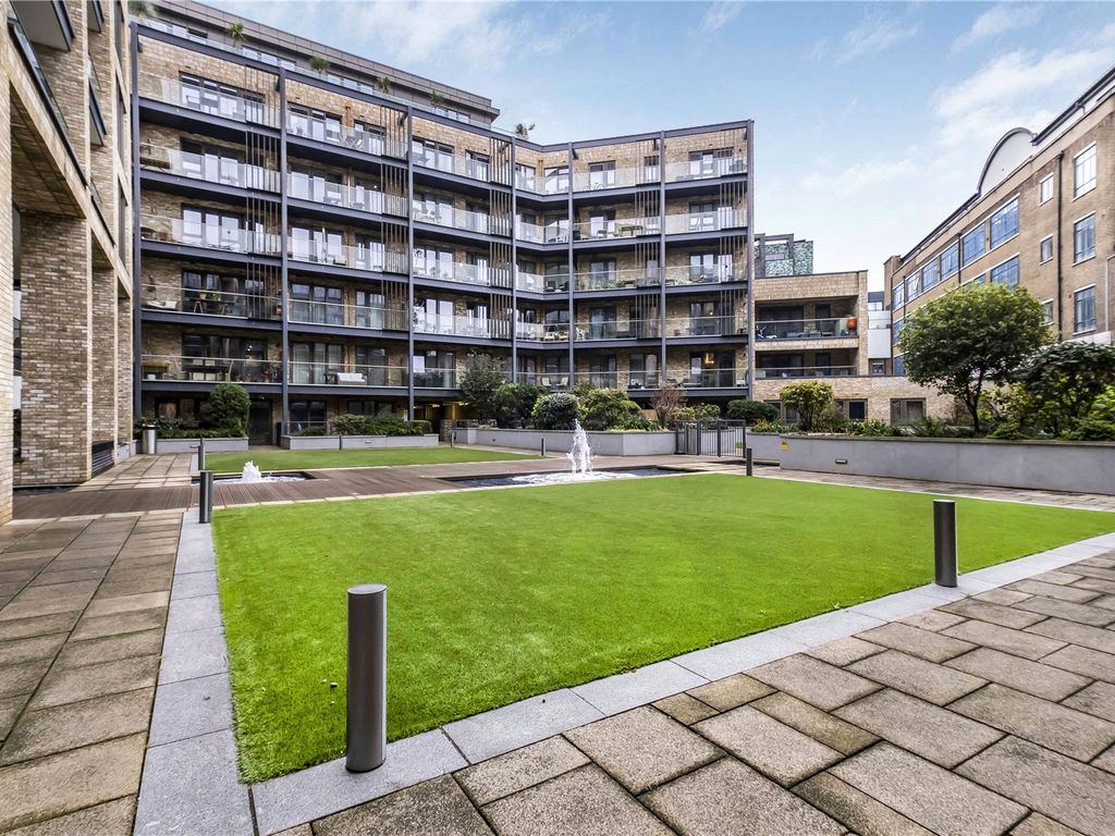 1 bed flat for sale in The Grange, London SE1, £535,000