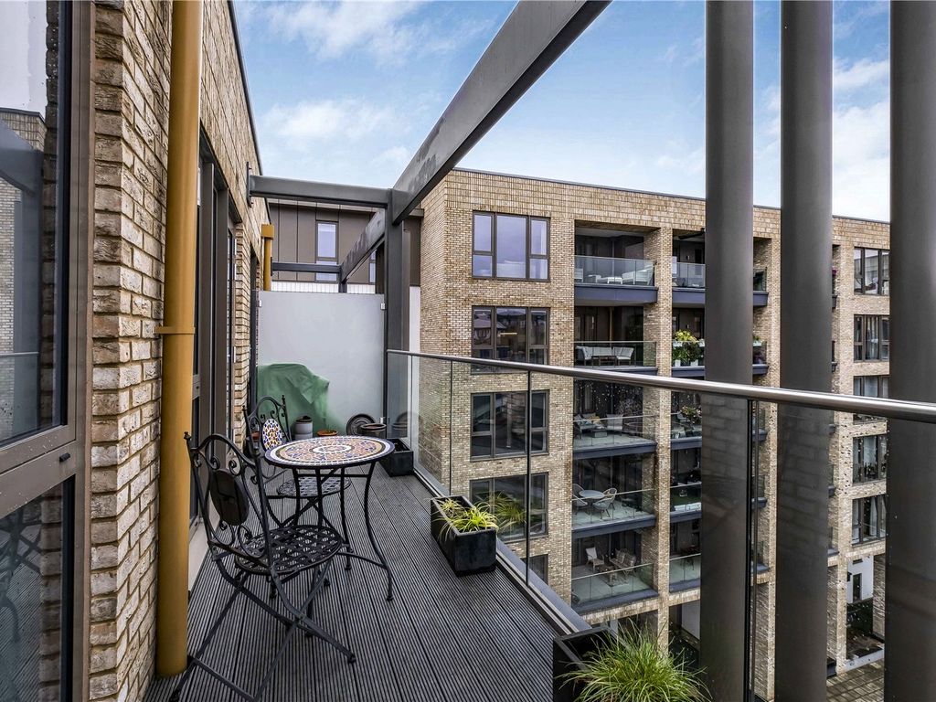 1 bed flat for sale in The Grange, London SE1, £535,000