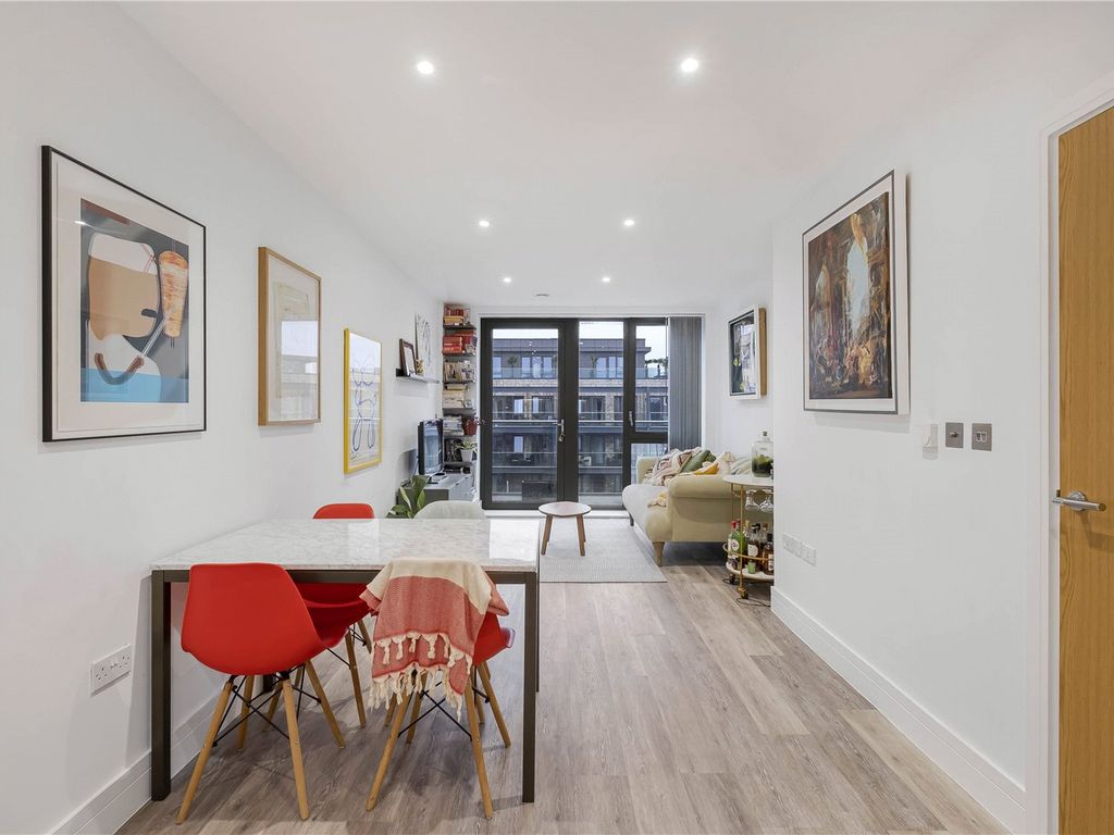 1 bed flat for sale in The Grange, London SE1, £535,000