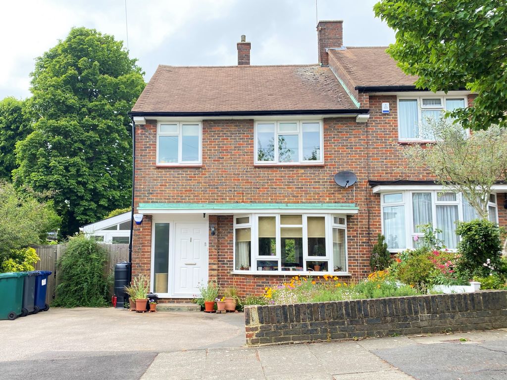 3 bed semi-detached house for sale in Wilton Road, Cockfosters EN4, £695,000