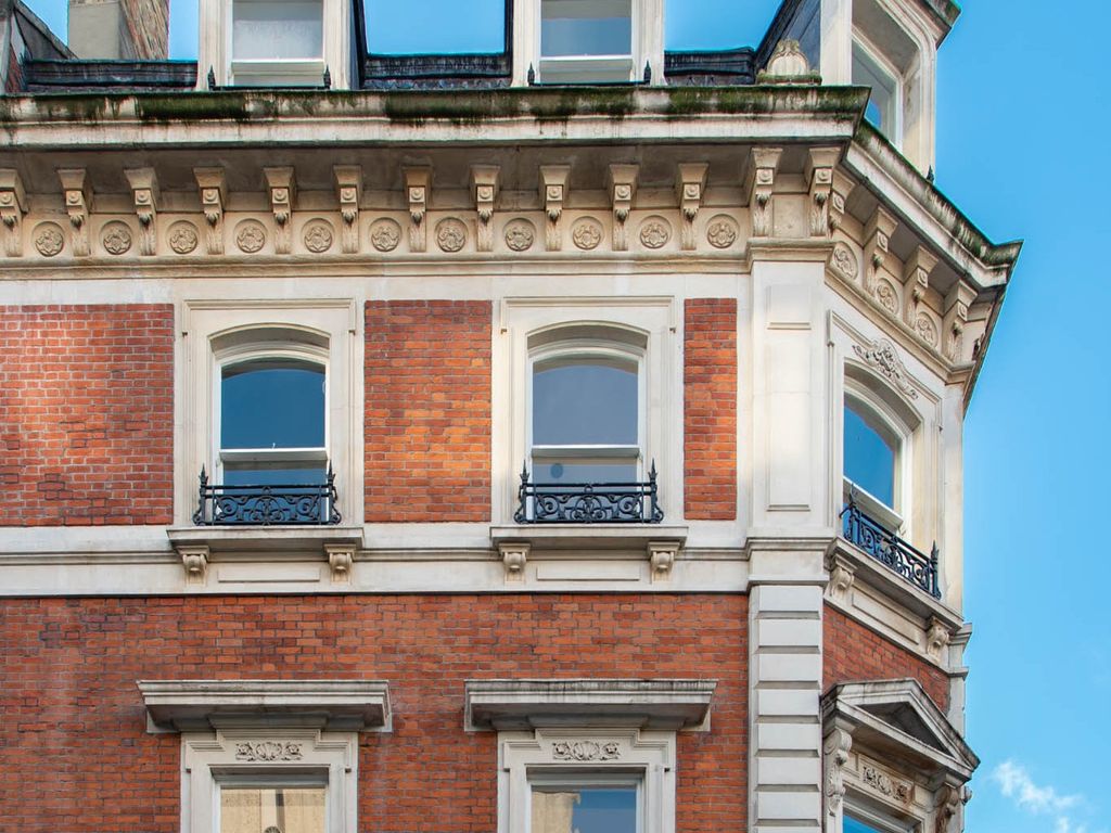 Office to let in Binney Street, London W1K, £40,000 pa