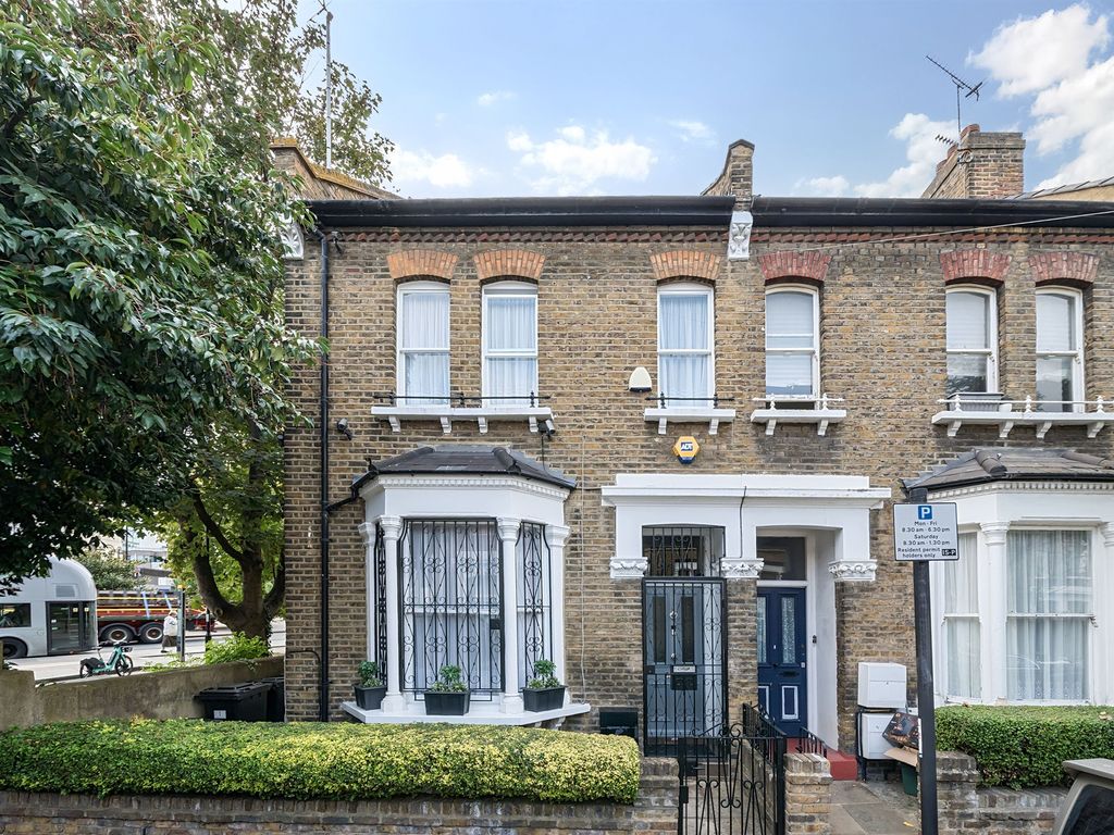 4 bed end terrace house for sale in Giesbach Road, London N19, £1,200,000