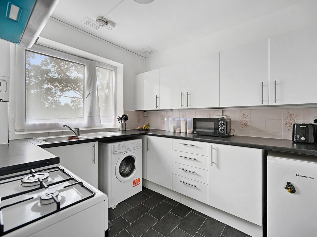 1 bed flat for sale in Waltham House, Boundary Road NW8, £330,000